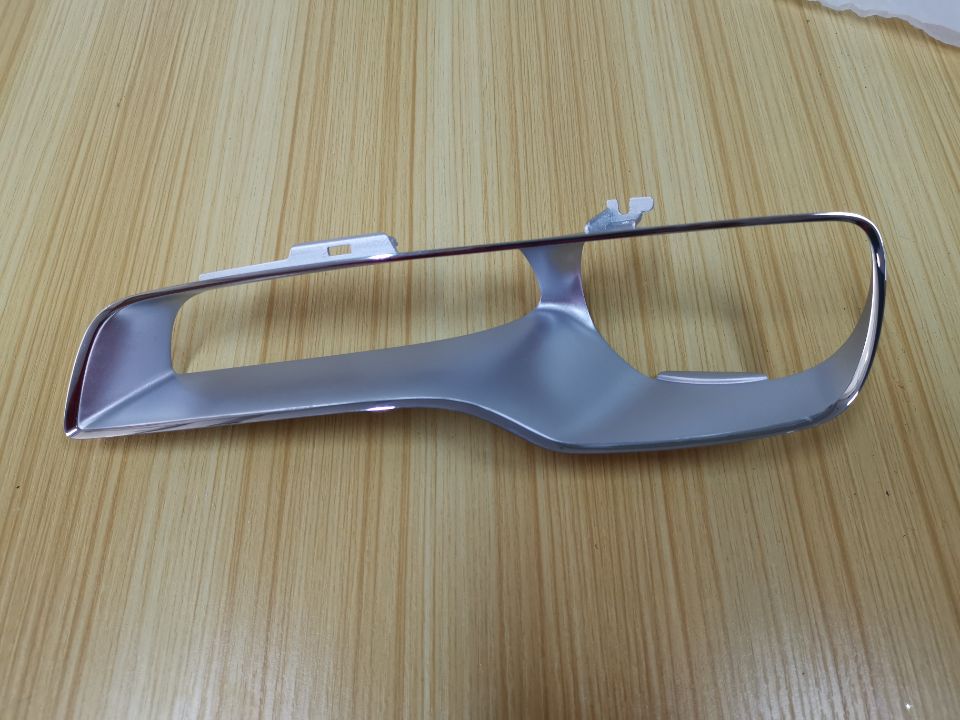 勞期萊斯車燈,內(nèi)飾水電鍍件,線條清楚.jpg 勞期萊斯車燈,內(nèi)飾水電鍍件,線條清楚.jpg